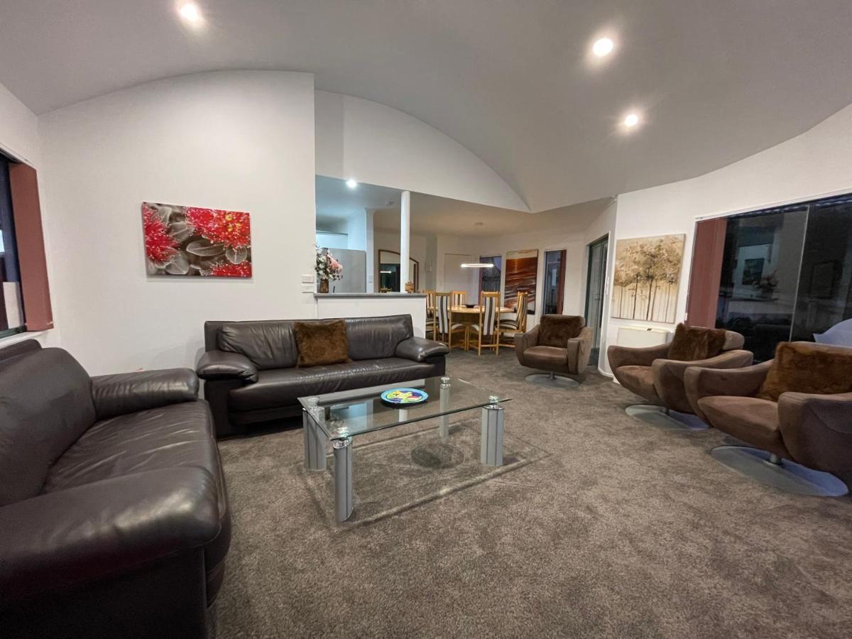 Luxury Home Next To Ocean And Walkway Ню Плимут Екстериор снимка