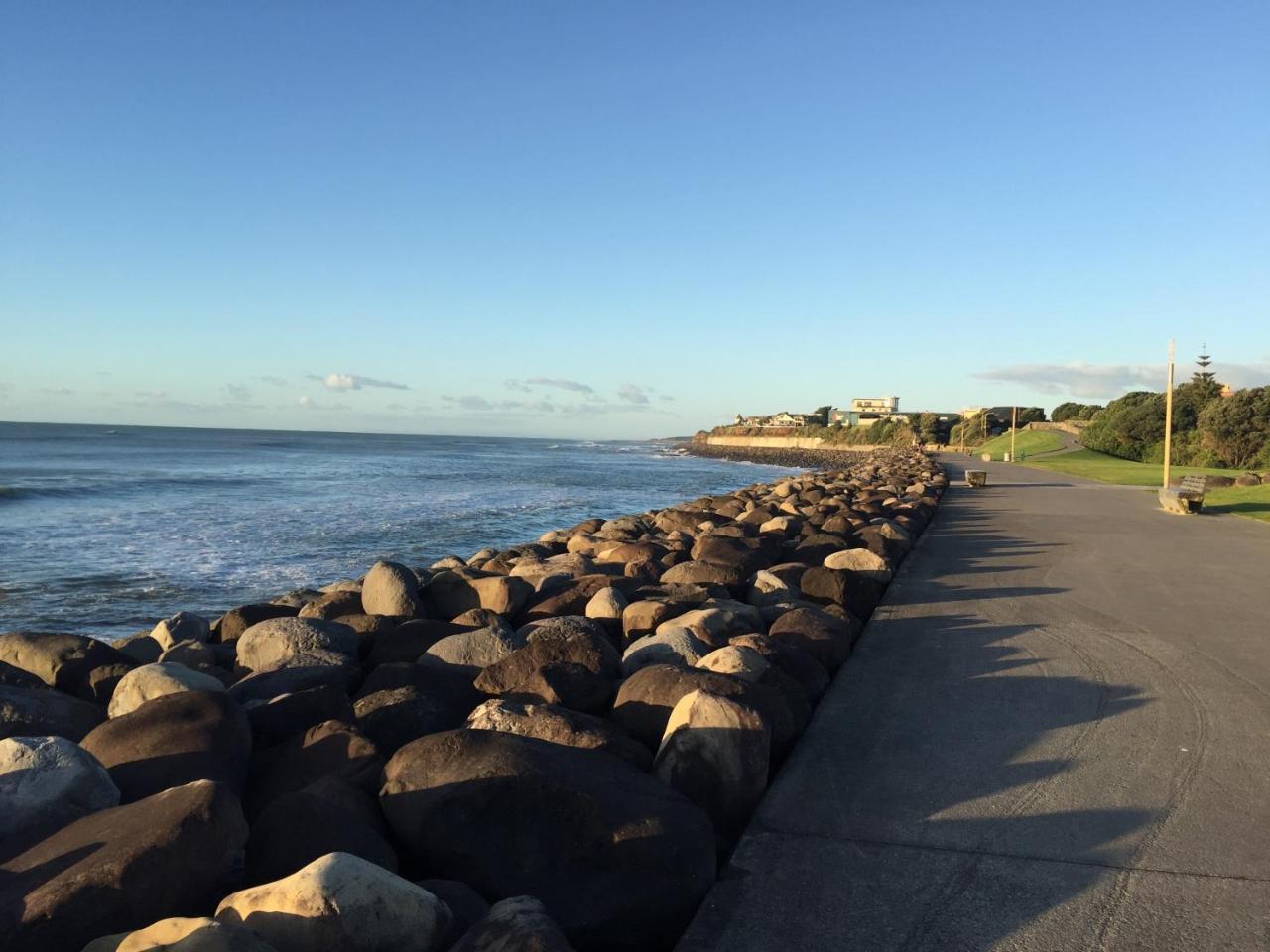 Luxury Home Next To Ocean And Walkway Ню Плимут Екстериор снимка